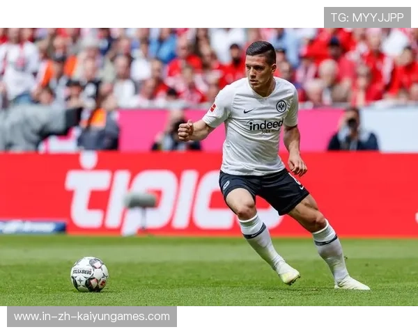 AC米兰青年队训练：体能与传球意识同步提升成为目标